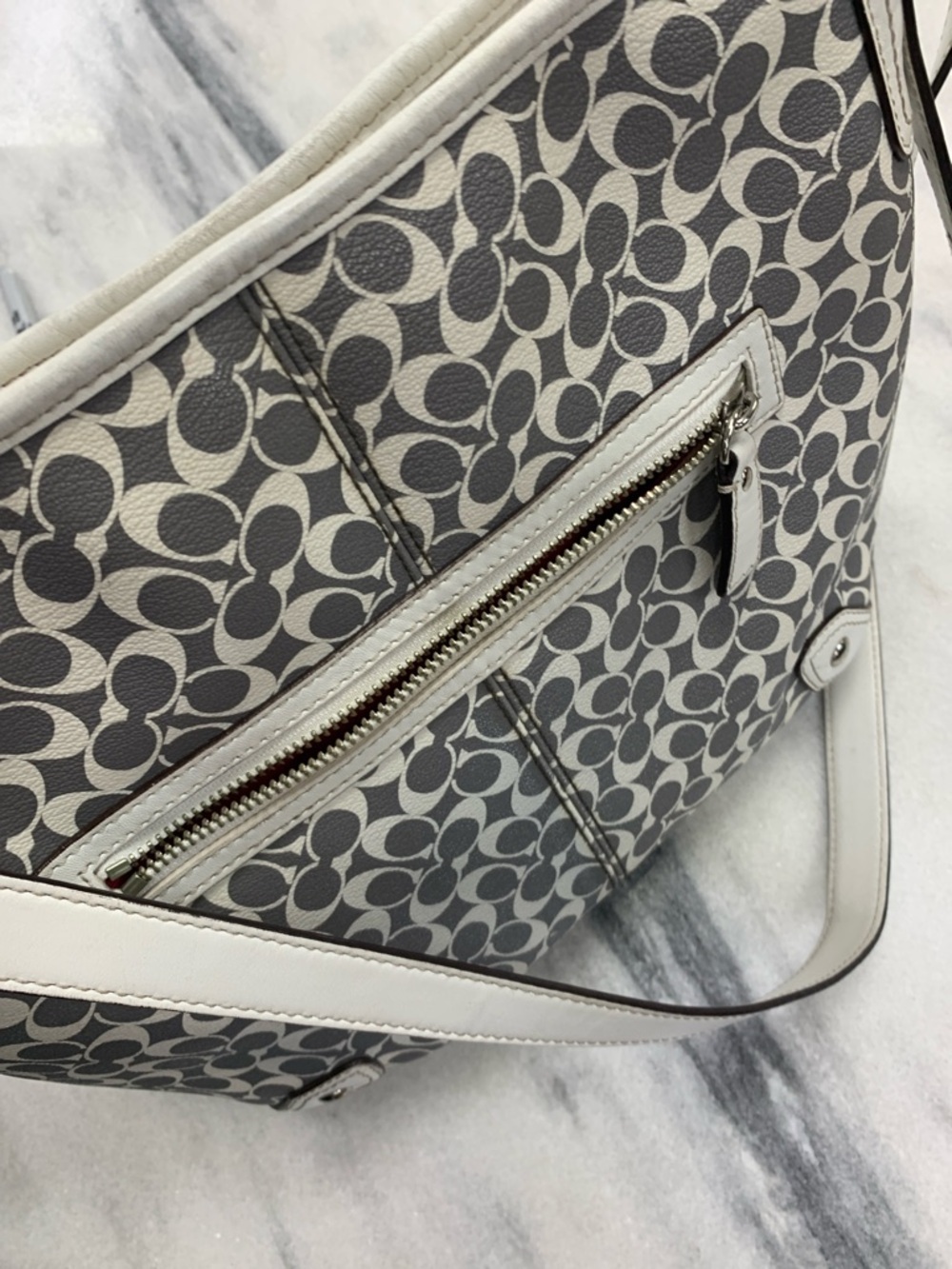 Coach Signature Canvas Shoulder Bag in Pink and Gray with White Trim - Picture 2 of 11